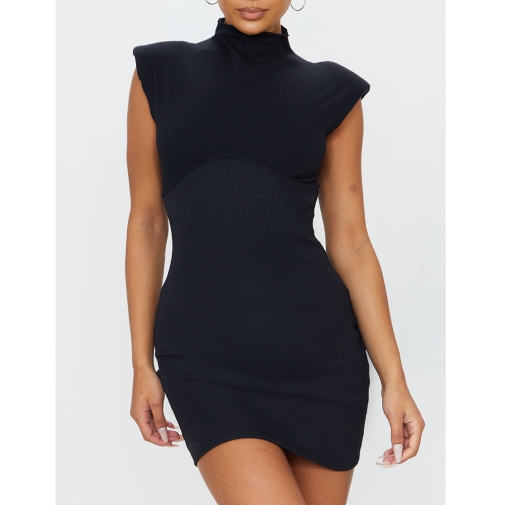 🎀NWT🎀 PrettyLittleThing Shoulder Pad Bodycon Dress